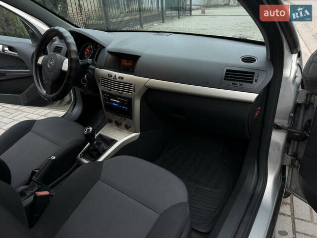 Сірий Опель Астра, об'ємом двигуна 1.6 л та пробігом 152 тис. км за 6000 $, фото 36 на Automoto.ua