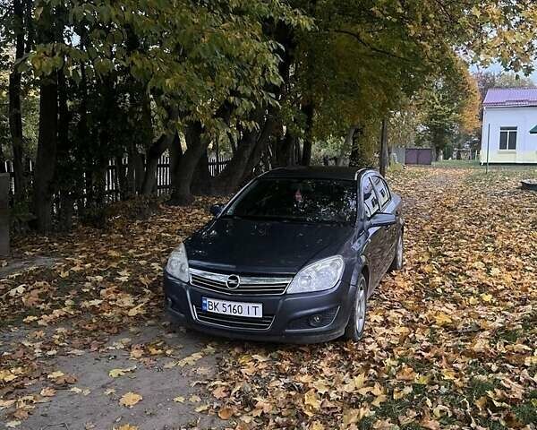 Серый Опель Астра, объемом двигателя 1.6 л и пробегом 217 тыс. км за 4200 $, фото 5 на Automoto.ua
