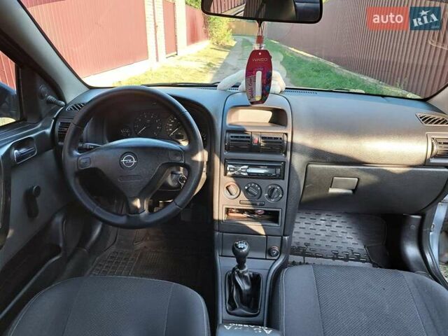 Сірий Опель Астра, об'ємом двигуна 1.4 л та пробігом 230 тис. км за 3900 $, фото 4 на Automoto.ua