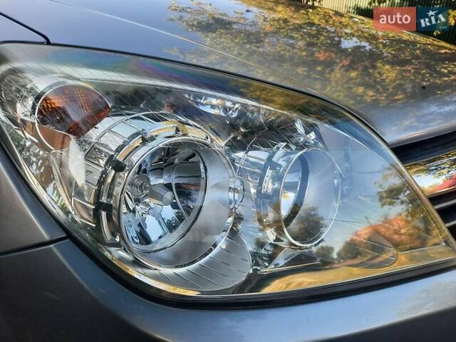 Серый Опель Астра, объемом двигателя 1.6 л и пробегом 117 тыс. км за 5550 $, фото 74 на Automoto.ua