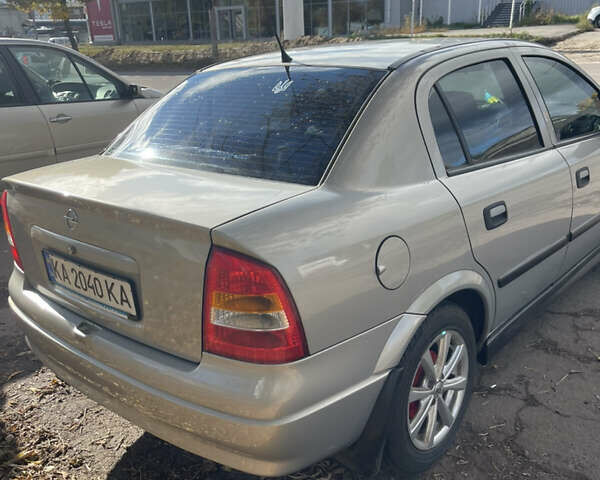 Серый Опель Астра, объемом двигателя 1.4 л и пробегом 326 тыс. км за 4200 $, фото 3 на Automoto.ua