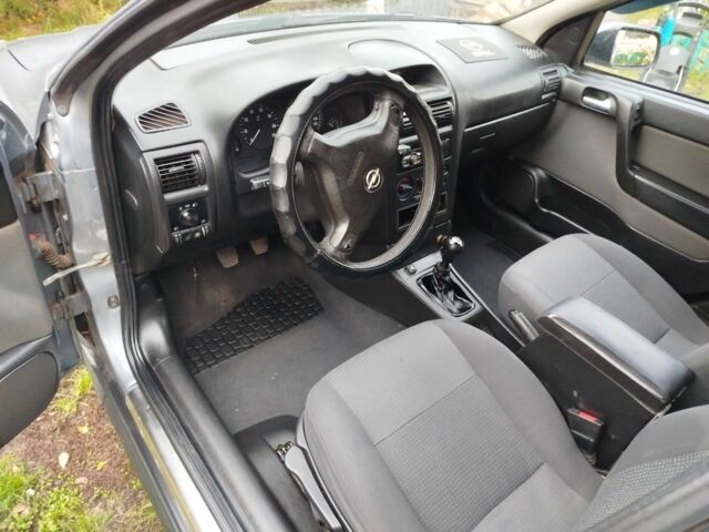 Серый Опель Астра, объемом двигателя 1.6 л и пробегом 256 тыс. км за 3500 $, фото 11 на Automoto.ua