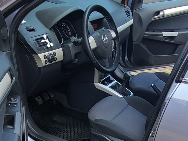 Серый Опель Астра, объемом двигателя 0 л и пробегом 30 тыс. км за 7150 $, фото 4 на Automoto.ua