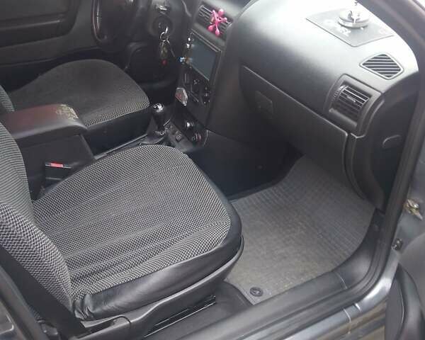 Серый Опель Астра, объемом двигателя 1.36 л и пробегом 160 тыс. км за 4200 $, фото 8 на Automoto.ua