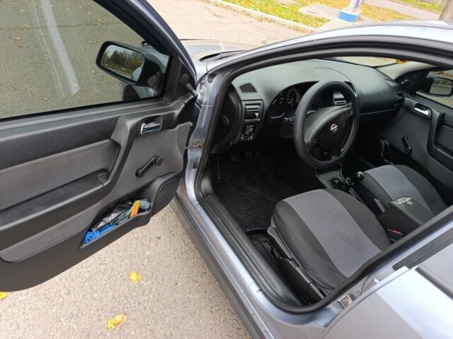 Серый Опель Астра, объемом двигателя 1.4 л и пробегом 77 тыс. км за 4400 $, фото 9 на Automoto.ua