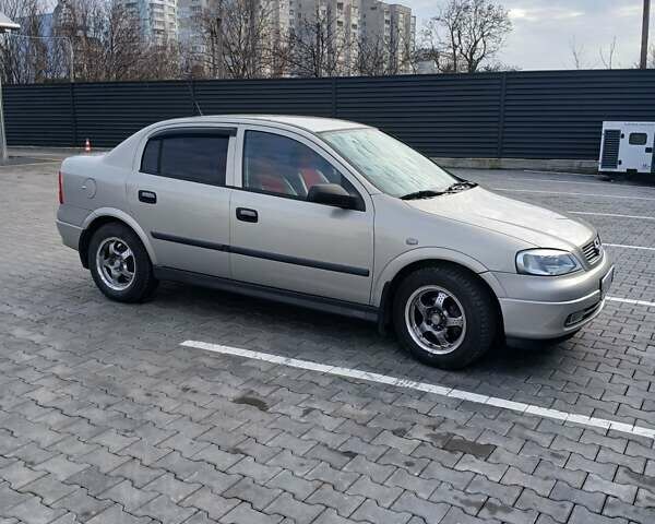 Серый Опель Астра, объемом двигателя 1.6 л и пробегом 98 тыс. км за 4500 $, фото 4 на Automoto.ua