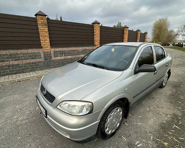 Серый Опель Астра, объемом двигателя 1.6 л и пробегом 242 тыс. км за 3700 $, фото 5 на Automoto.ua