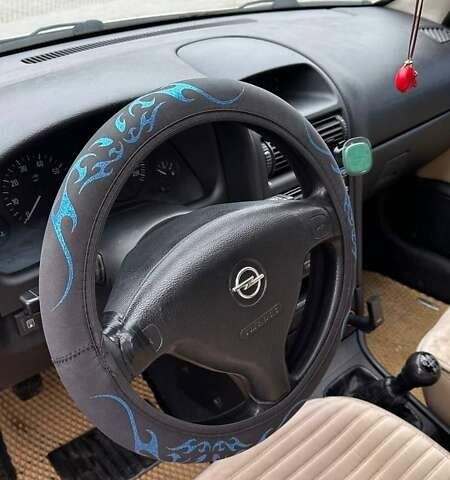 Серый Опель Астра, объемом двигателя 1.6 л и пробегом 179 тыс. км за 4000 $, фото 25 на Automoto.ua