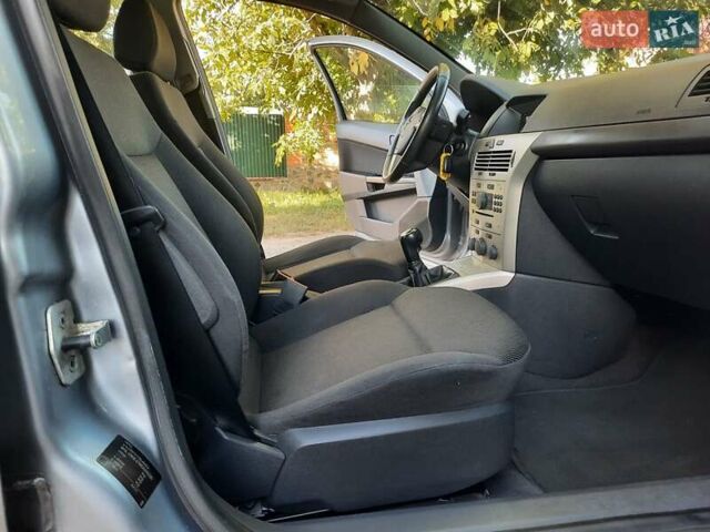 Серый Опель Астра, объемом двигателя 1.6 л и пробегом 117 тыс. км за 5550 $, фото 33 на Automoto.ua