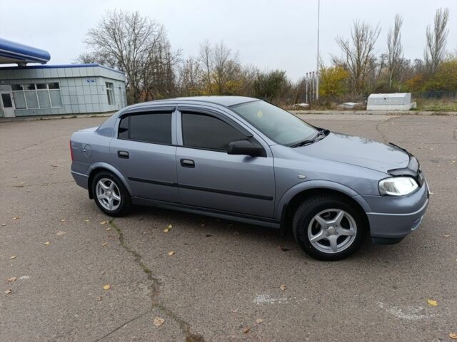 Серый Опель Астра, объемом двигателя 1.4 л и пробегом 77 тыс. км за 4400 $, фото 4 на Automoto.ua