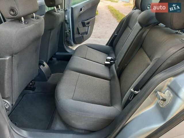 Серый Опель Астра, объемом двигателя 1.6 л и пробегом 117 тыс. км за 5550 $, фото 42 на Automoto.ua