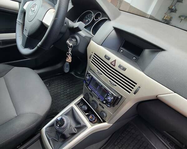 Серый Опель Астра, объемом двигателя 1.6 л и пробегом 30 тыс. км за 7200 $, фото 8 на Automoto.ua