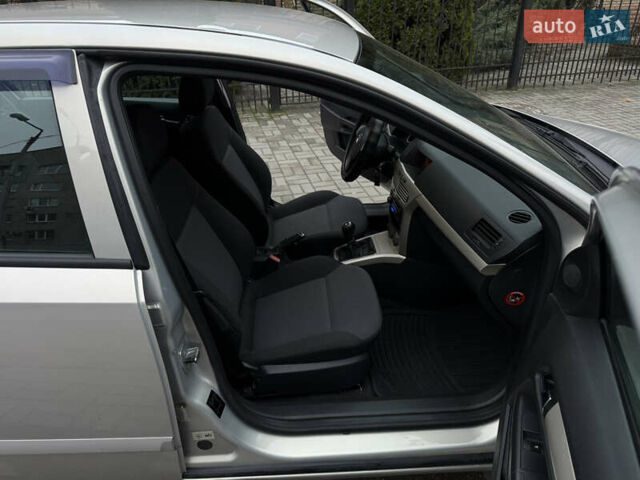 Сірий Опель Астра, об'ємом двигуна 1.6 л та пробігом 152 тис. км за 6000 $, фото 35 на Automoto.ua