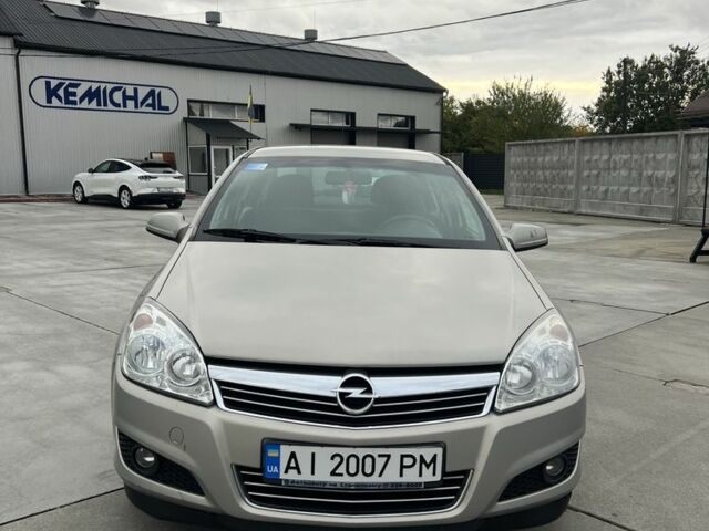 Серый Опель Астра, объемом двигателя 1.8 л и пробегом 181 тыс. км за 5700 $, фото 2 на Automoto.ua