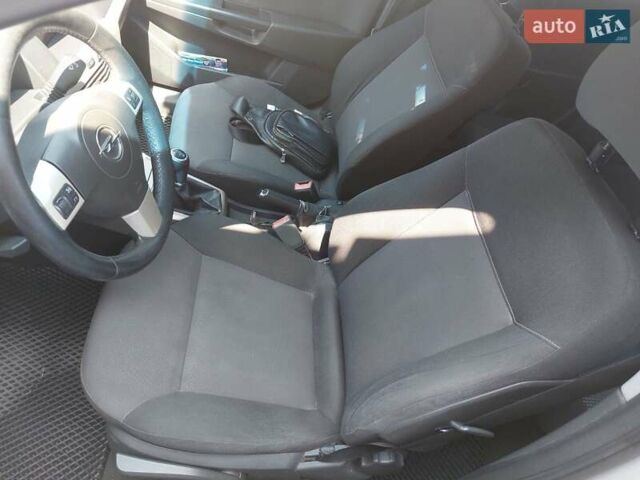 Серый Опель Астра, объемом двигателя 1.8 л и пробегом 286 тыс. км за 6000 $, фото 7 на Automoto.ua