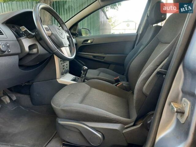 Серый Опель Астра, объемом двигателя 1.6 л и пробегом 117 тыс. км за 5550 $, фото 32 на Automoto.ua