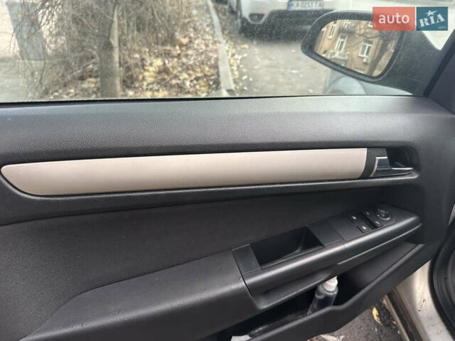 Серый Опель Астра, объемом двигателя 1.6 л и пробегом 168 тыс. км за 4599 $, фото 21 на Automoto.ua