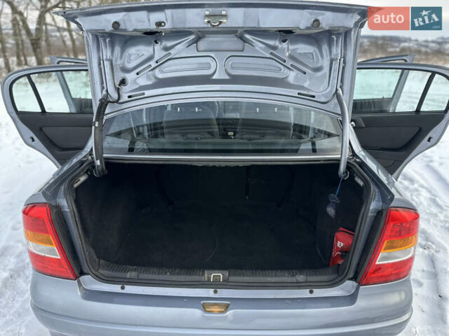 Серый Опель Астра, объемом двигателя 1.4 л и пробегом 180 тыс. км за 4400 $, фото 9 на Automoto.ua