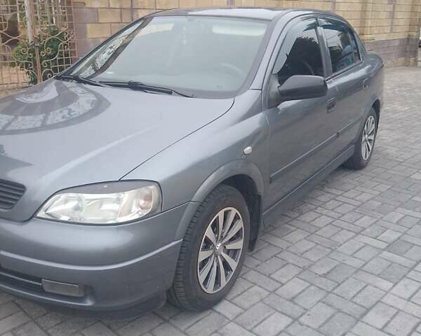 Серый Опель Астра, объемом двигателя 1.36 л и пробегом 160 тыс. км за 4200 $, фото 11 на Automoto.ua