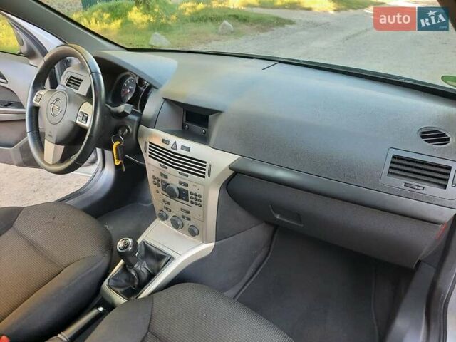 Серый Опель Астра, объемом двигателя 1.6 л и пробегом 117 тыс. км за 5550 $, фото 35 на Automoto.ua