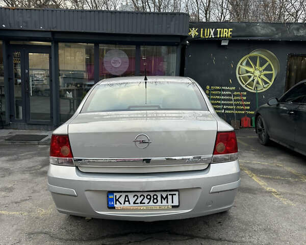 Серый Опель Астра, объемом двигателя 1.6 л и пробегом 168 тыс. км за 4599 $, фото 2 на Automoto.ua