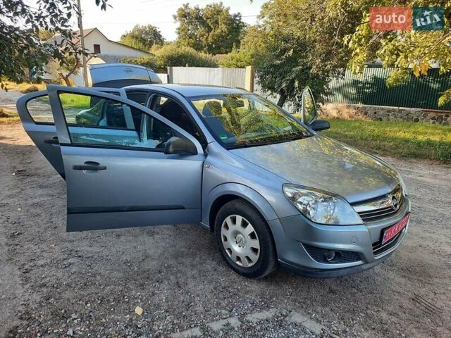 Серый Опель Астра, объемом двигателя 1.6 л и пробегом 117 тыс. км за 5550 $, фото 61 на Automoto.ua