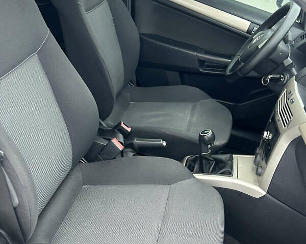 Сірий Опель Астра, об'ємом двигуна 1.6 л та пробігом 210 тис. км за 5700 $, фото 14 на Automoto.ua