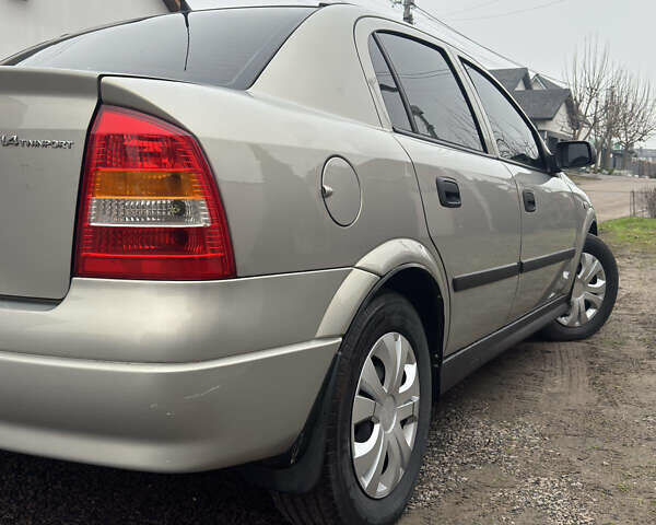 Сірий Опель Астра, об'ємом двигуна 1.4 л та пробігом 218 тис. км за 4000 $, фото 10 на Automoto.ua