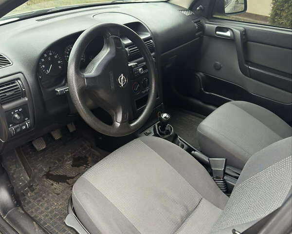 Сірий Опель Астра, об'ємом двигуна 1.4 л та пробігом 218 тис. км за 4000 $, фото 23 на Automoto.ua