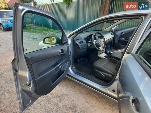Серый Опель Астра, объемом двигателя 1.6 л и пробегом 117 тыс. км за 5550 $, фото 41 на Automoto.ua