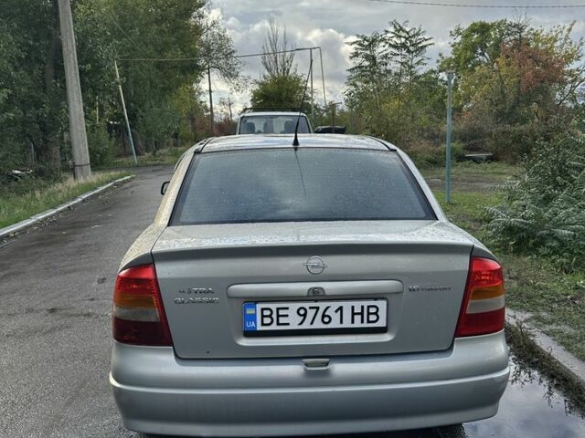 Опель Астра 2008 в Баштанке на Automoto.ua Серый Опель Астра, объемом двигателя 1.6 л и пробегом 200 тыс. км за 1800 $, фото 2 на Automoto.ua