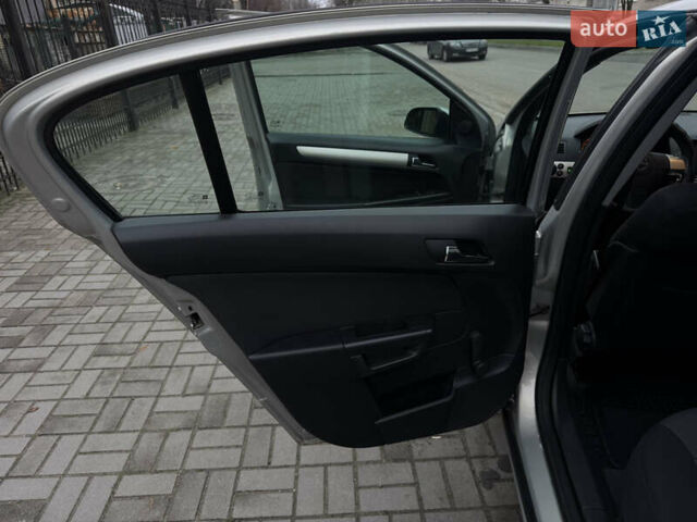 Сірий Опель Астра, об'ємом двигуна 1.6 л та пробігом 152 тис. км за 6000 $, фото 39 на Automoto.ua