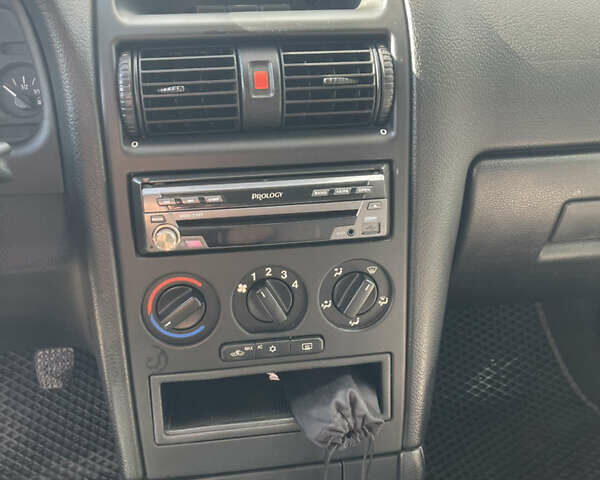 Серый Опель Астра, объемом двигателя 1.4 л и пробегом 326 тыс. км за 4200 $, фото 8 на Automoto.ua