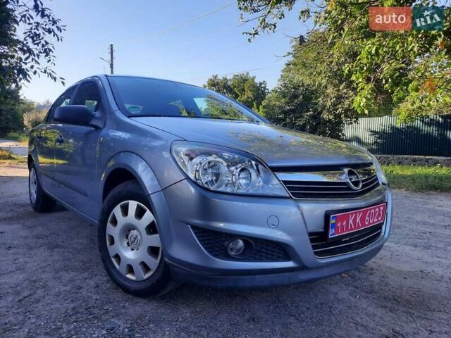 Серый Опель Астра, объемом двигателя 1.6 л и пробегом 117 тыс. км за 5550 $, фото 11 на Automoto.ua