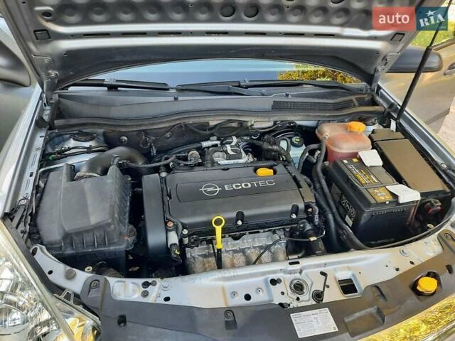 Серый Опель Астра, объемом двигателя 1.6 л и пробегом 117 тыс. км за 5550 $, фото 71 на Automoto.ua