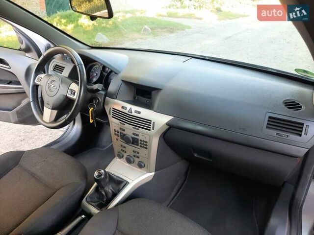 Серый Опель Астра, объемом двигателя 1.6 л и пробегом 117 тыс. км за 5550 $, фото 34 на Automoto.ua