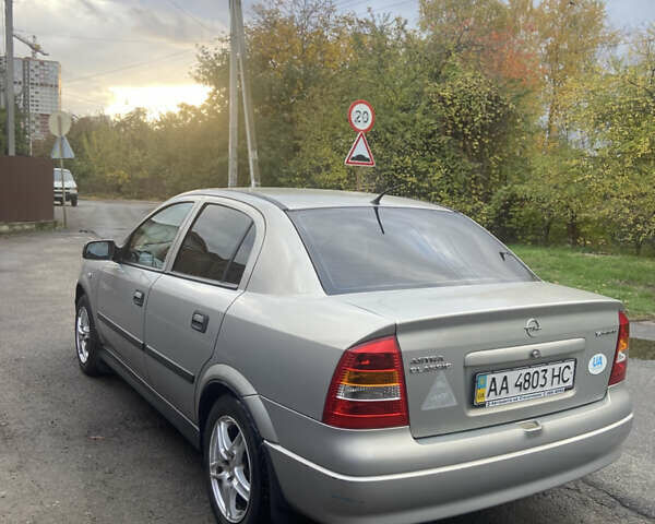 Серый Опель Астра, объемом двигателя 1.4 л и пробегом 104 тыс. км за 3900 $, фото 5 на Automoto.ua