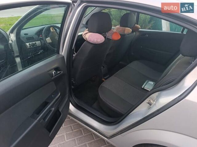 Сірий Опель Астра, об'ємом двигуна 1.8 л та пробігом 182 тис. км за 5555 $, фото 11 на Automoto.ua