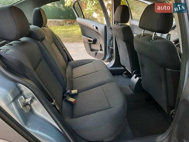 Серый Опель Астра, объемом двигателя 1.6 л и пробегом 117 тыс. км за 5550 $, фото 48 на Automoto.ua