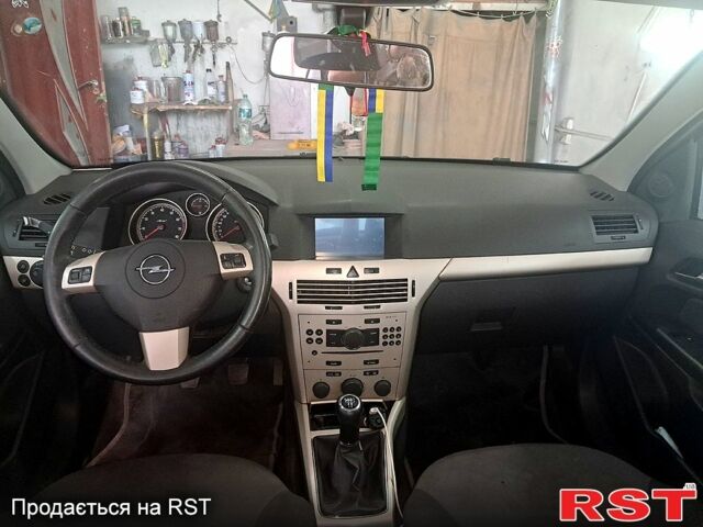 Серый Опель Астра, объемом двигателя 1.6 л и пробегом 122 тыс. км за 4000 $, фото 4 на Automoto.ua