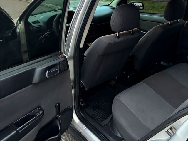 Серый Опель Астра, объемом двигателя 1.4 л и пробегом 201 тыс. км за 3450 $, фото 12 на Automoto.ua