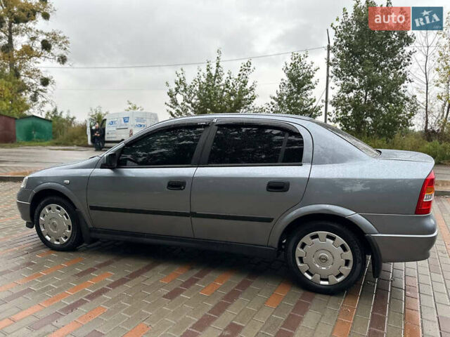 Серый Опель Астра, объемом двигателя 1.6 л и пробегом 28 тыс. км за 3999 $, фото 4 на Automoto.ua