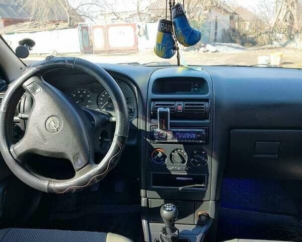 Серый Опель Астра, объемом двигателя 1.4 л и пробегом 213 тыс. км за 3700 $, фото 6 на Automoto.ua