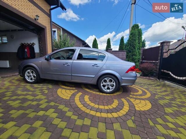 Серый Опель Астра, объемом двигателя 1.6 л и пробегом 30 тыс. км за 7200 $, фото 5 на Automoto.ua