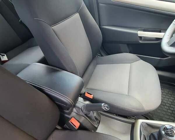 Серый Опель Астра, объемом двигателя 1.6 л и пробегом 30 тыс. км за 7200 $, фото 14 на Automoto.ua