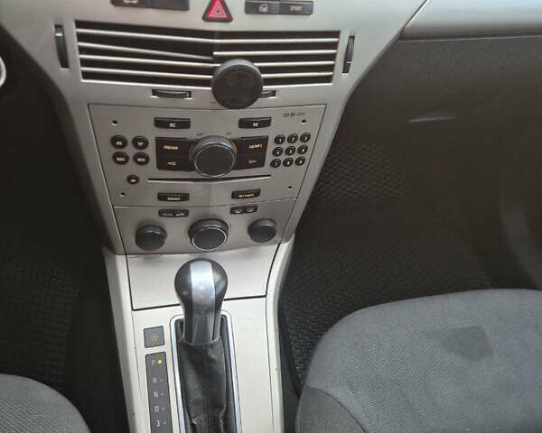 Сірий Опель Астра, об'ємом двигуна 1.8 л та пробігом 299 тис. км за 4999 $, фото 17 на Automoto.ua