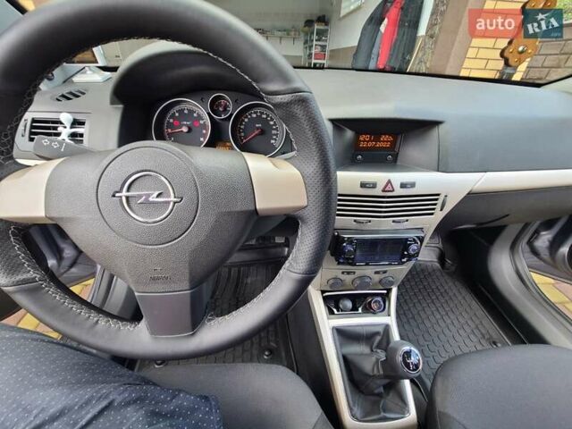 Серый Опель Астра, объемом двигателя 1.6 л и пробегом 30 тыс. км за 7200 $, фото 2 на Automoto.ua