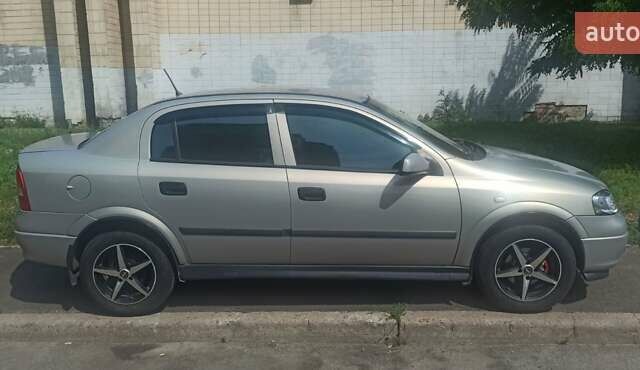 Серый Опель Астра, объемом двигателя 1.4 л и пробегом 387 тыс. км за 3700 $, фото 2 на Automoto.ua