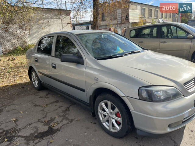 Серый Опель Астра, объемом двигателя 1.4 л и пробегом 326 тыс. км за 4200 $, фото 2 на Automoto.ua