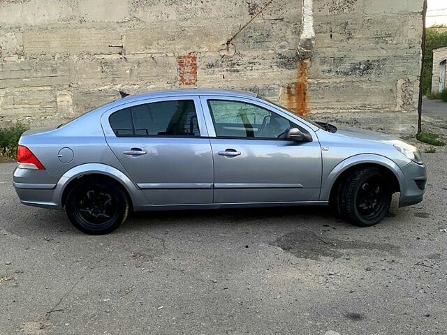 Серый Опель Астра, объемом двигателя 1.6 л и пробегом 123 тыс. км за 4350 $, фото 2 на Automoto.ua